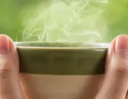 Bebendo Chá de Alface Selvagem 3