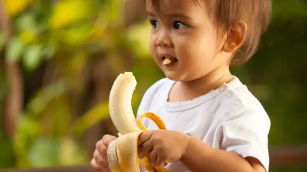 Comendo Banana 6