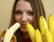 Comendo Banana 3