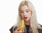 Comendo Banana 3