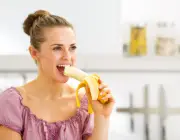 Comendo Banana 1
