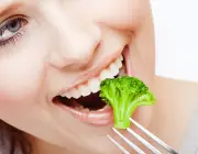 Comendo Brócolis 2