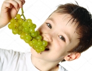 Comendo Uvas 3