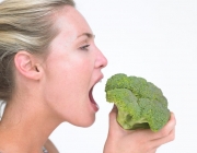Comendo Brócolis 3