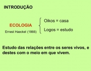 INTRODUÇÃO. Oikos = casa. Logos = estudo. ECOLOGIA. Ernest Haeckel (1866) Estudo das relações entre os seres vivos, e. destes com o meio em que vivem.