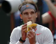 Esportistas Comendo Banana 1