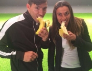Esportistas Comendo Banana 2