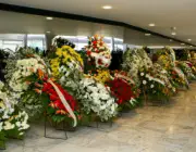 Brasiila - DF , 30/03/2011. Flores em homenagem ao Ex-Vice Presidente Jose Alencar no Palacio do Planalto. Foto:Rafael Alencar/PR