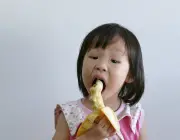 Comendo Banana 2