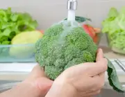 Lavando o Brócolis 1