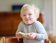 Comendo Queijo 1