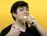 Pessoas Comendo Banana 3