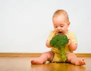 Comendo Brócolis 2