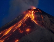 Vulcão de Fogo Em Erupção 1
