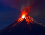 Vulcão Em Erupção 1