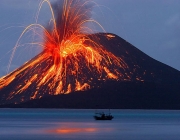 Vulcão Em Erupção 5