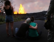 US-HAWAII'S-KILAUEA-VOLCANO-ERUPTS-FORCING-EVACUATIONS