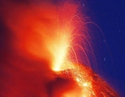 Vulcão Mayon em Erupção 3