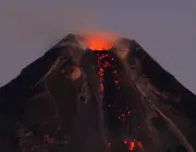 Vulcão Mayon em Erupção 4