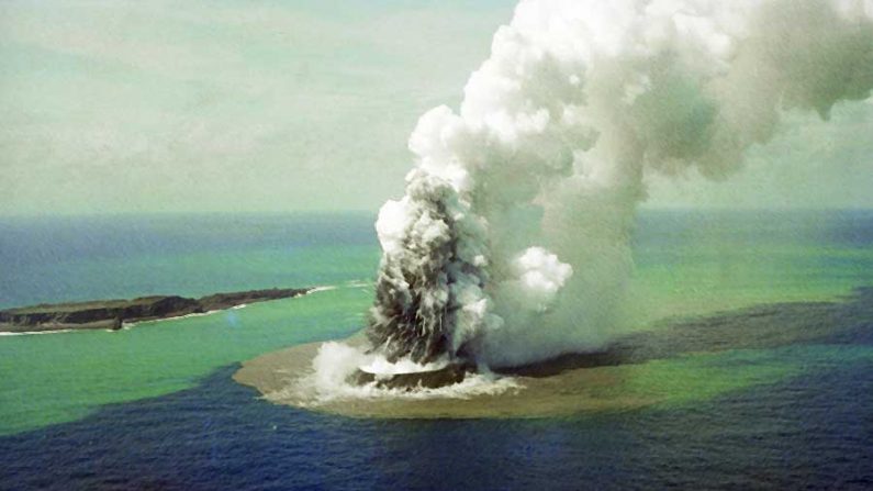 Подводные землетрясения в океане. Вулкан КИК эм Дженни. Подводный вулкан КИК-эм-Дженни. Вулкан Марсили подводный. Подводный вулкан Кавио барат.