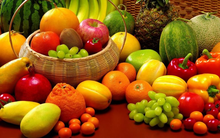 Mesa Farta de Frutas