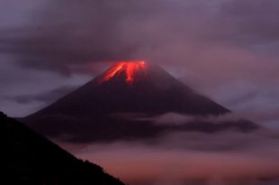 Erupção do vulcão Tungurahua, no Equador