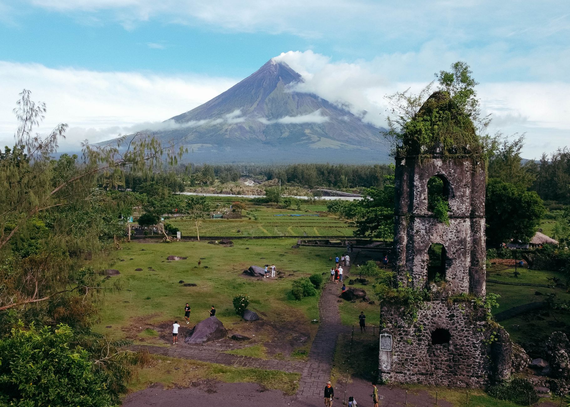 Vulcão Mayon Em Erupção
