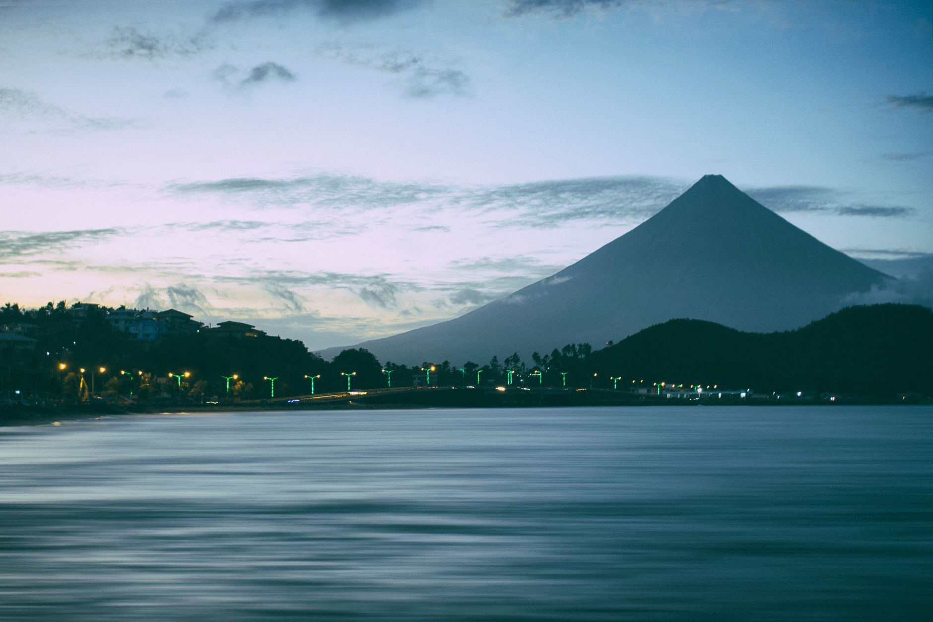 Vulcão Mayon Em Erupção em 2013