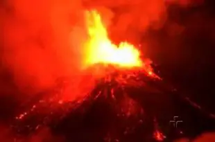 Imagens de Vulcão Villarica em Erupção