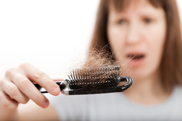 Mulher Com Quedas de Cabelo