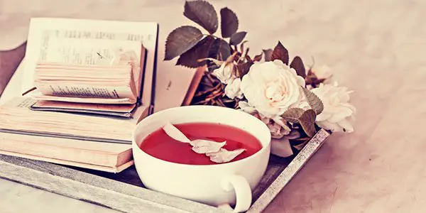 Chá de Rosa Branca na Xícara 