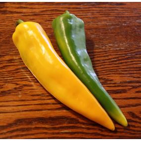 Pimenta-Dedo-De-Moça-Amarela e Uma Verde