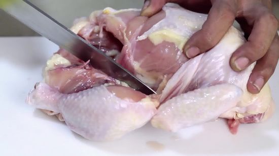 Preparando o Frango Para Comer 