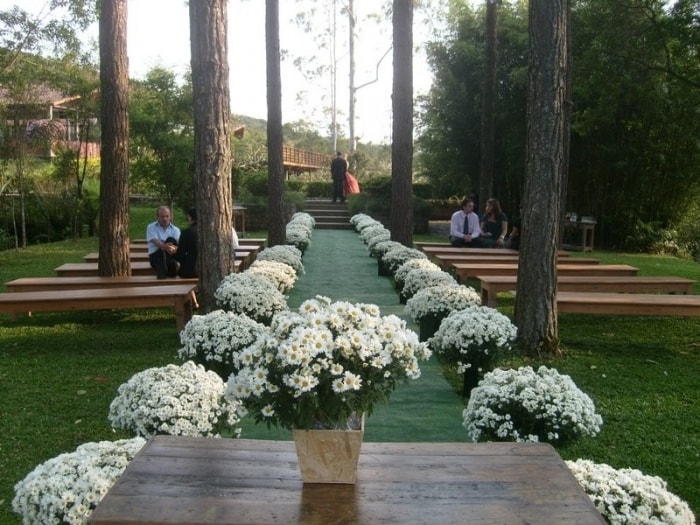 Flor Bola Belga Artificial no Casamento 