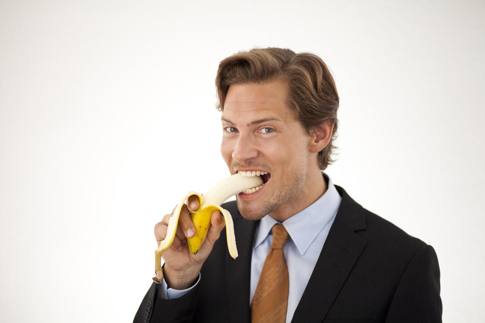 Homem Comendo Banana