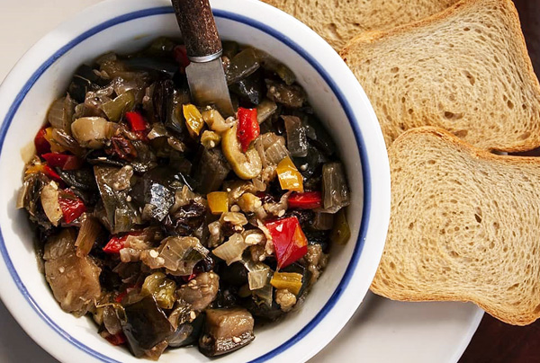 Pasta de Berinjela com Torradas