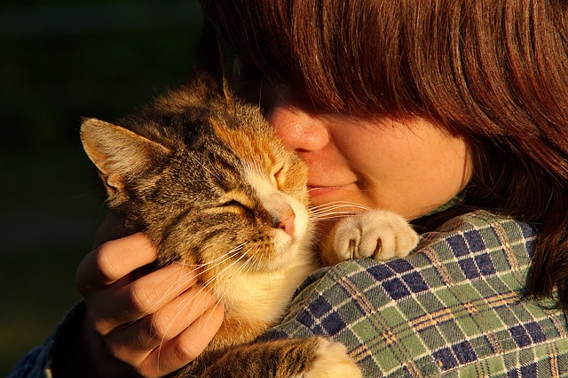 Dona com seu Gato 