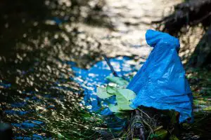 O Problema da Poluição por Plástico nos Oceanos