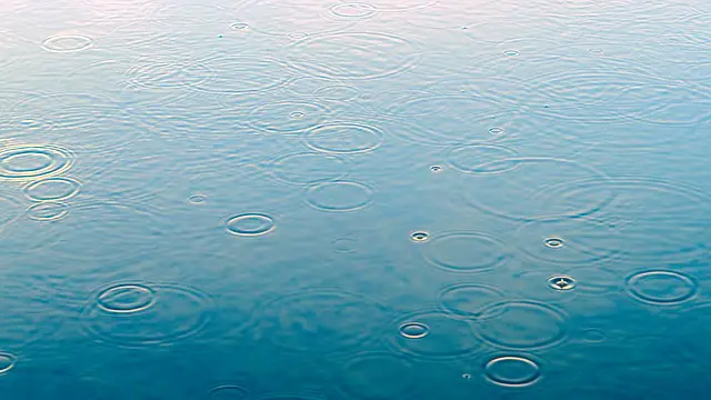 Gotas de Chuva no Lago 