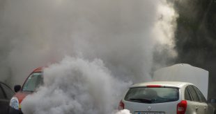 Fumaça dos Carros Poluindo o Ar