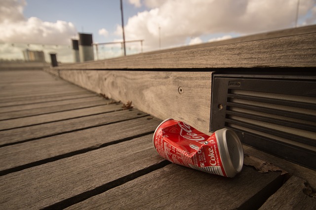 Lata de Coca Cola no Chão