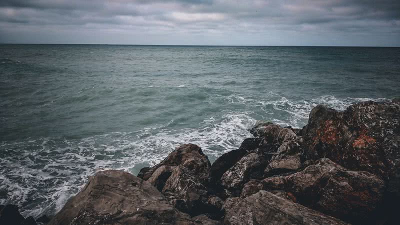 Como as marés influenciam a vida nos oceanos?