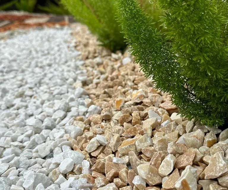 Como usar pedras decorativas em jardins?