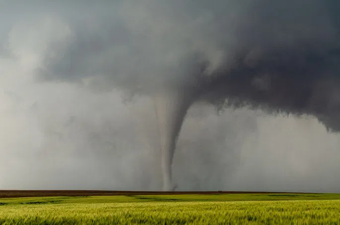 Como os tornados se formam e quais suas classificações?